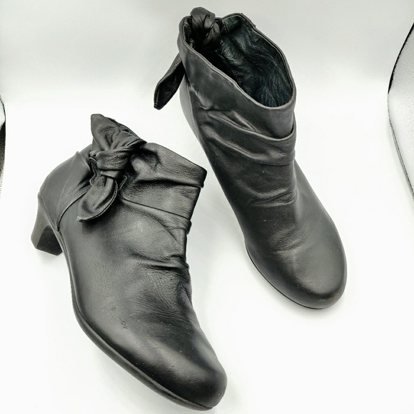 camper black ankle boots